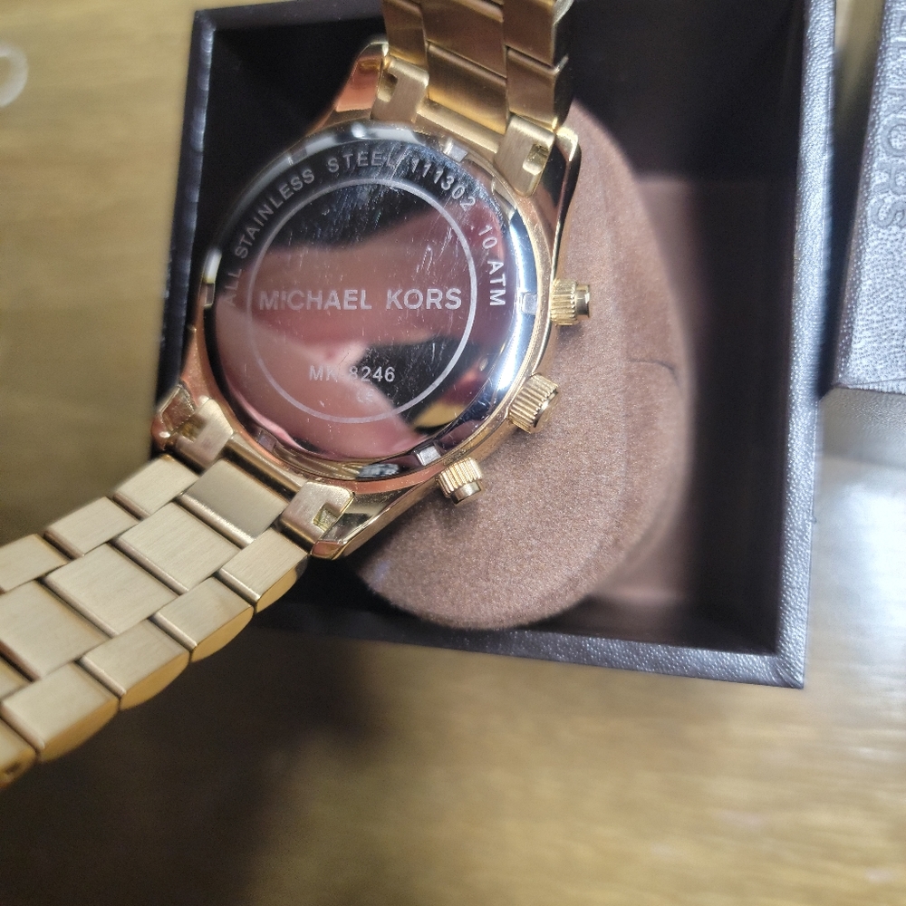 Michael Kors Layton Chronograph Black Dial Gold. Comes with box & extra links - Picture 3 of 7